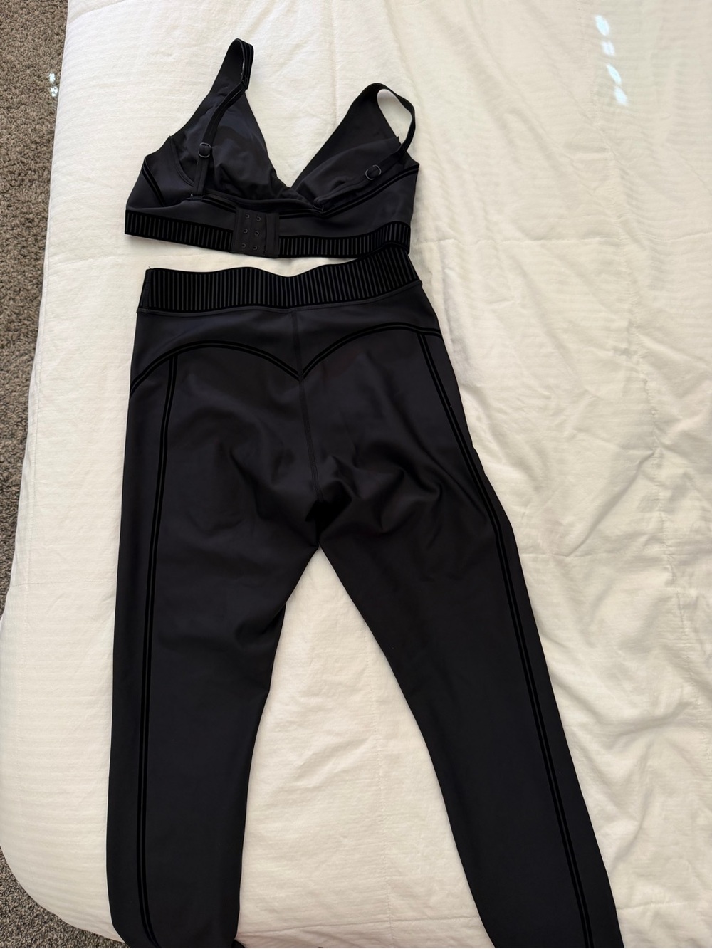 Alo Black airlift Sports Bra & Legging Set - Picture 2 of 5